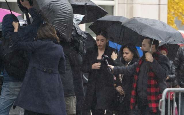 Emma Coronel, esposa de Joaquín Guzmán, asistió a la audiencia. Foto: AFP