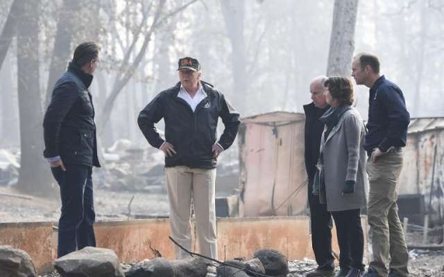 El mandatario de EU llegó a Paraíso, una de las comunidades más afectadas
FOTO: AFP