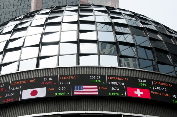 Las acciones del sector financiero, como las del Banorte, que maneja el segundo mayor banco del país, y de Santander, perdieron entre 8 y casi 12 por ciento en la sesión. Foto: Cuartoscuro