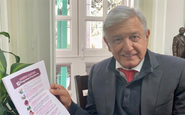En redes sociales mostró la boleta que se usará en la consulta. FOTO: @lopezobrador_