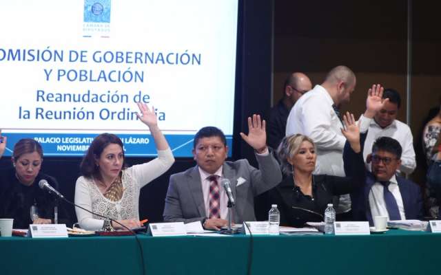 También facultan al presidente a crear comisiones de investigación por decreto para esclarecer casos como la desaparición de 43 normalistas de Ayotzinapa