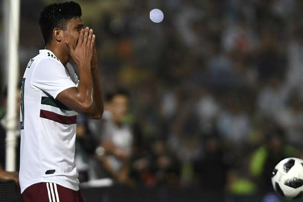 FALLÓ. Jesús Gallardo tuvo dos oportunidades de acercar al Tricolor, pero no aprovechó. Foto: AFP