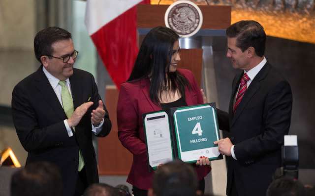 El presidente de la República Mexicana, Enrique Peña Nieto encabezó la presentación de los resultados del sector de economía y generación de empleos en su sexenio. FOTO: ILSE HUESCA /CUARTOSCURO.COM