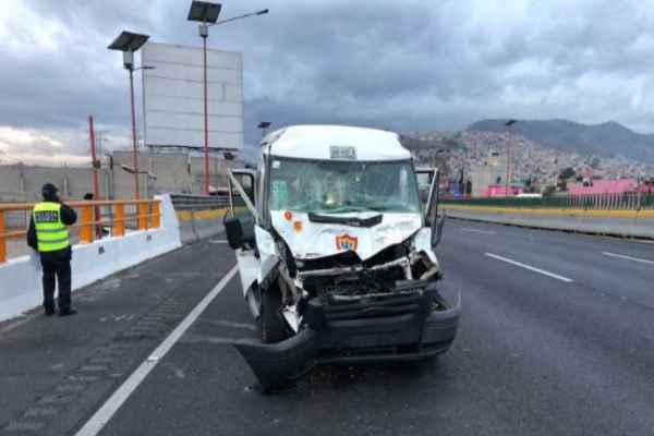 Las autoridades solicitaron a los automovilistas tomar precauciones. Foto: @ApoyoVial