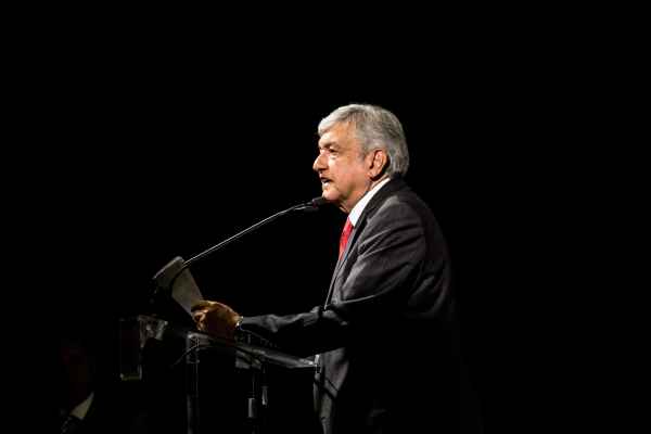 En el 2012, AMLO abandonó el PRD y en 2014 fundó el partido político Movimiento de Regeneración Nacional (Morena). Foto: Archivo | Cuartoscuro