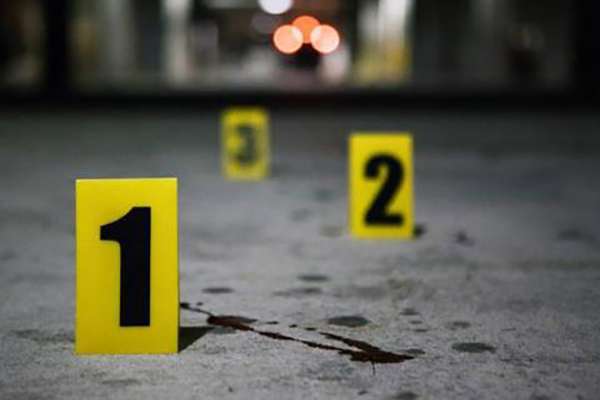 Los cuerpos fueron encontrados al interior de una camioneta blanca abandonada.
FOTO: ESPECIAL