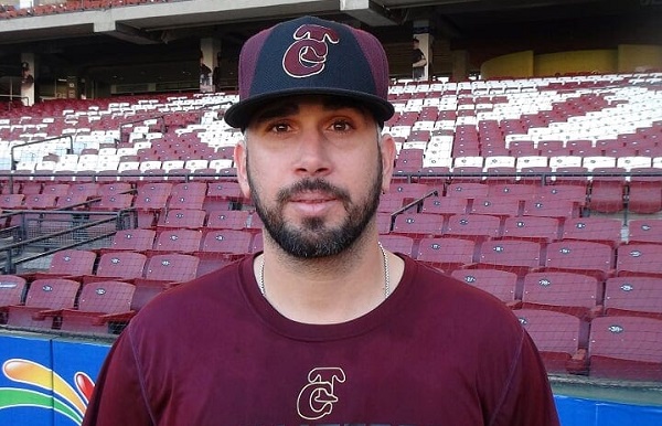 El culiacanense Oliver Pérez regresó a su tierra natal para presentarse en los entrenamientos de los Tomateros. Foto: Cortesía
