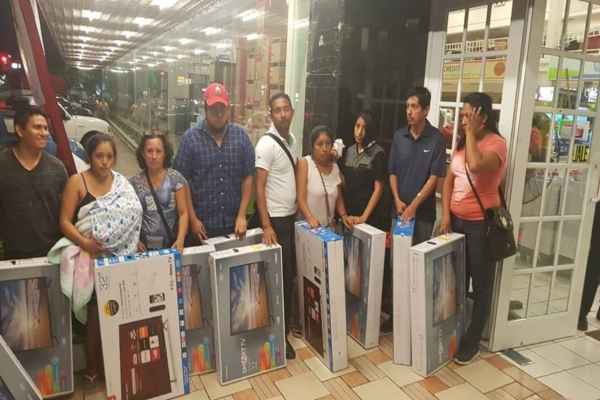 Un total de 26 consumidores aprovecharon el Buen Fin 2018 con este descuido del establecimiento. Foto: Salvador Canto