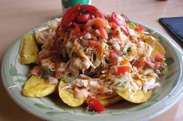 En la gastronomía de este país centroamericanos destacan los mariscos, frijoles, tortillas, arroz lácteos, legumbres, café, entre otros.