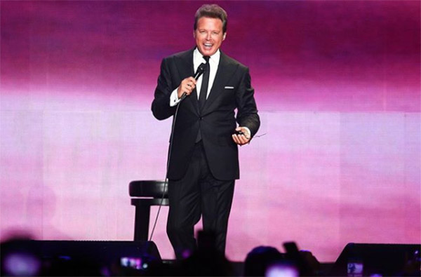 El tema trascendió el escenario y llegó a las redes sociales, en donde los asistentes y algunos fans también expresaron su enojo ante la falta del cantante.
FOTO: INSTAGRAM