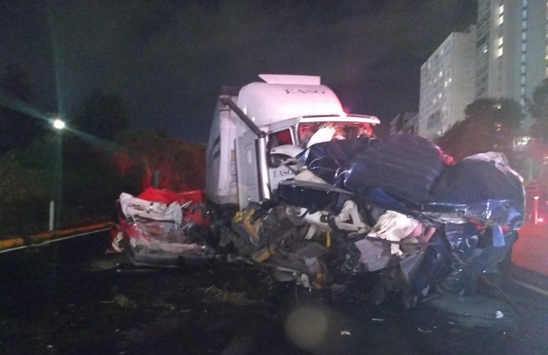 Un trailer embistió a varios vehículos en la autopista México-Toluca, a la altura del kilometro 15. Foto: Cuartoscuro