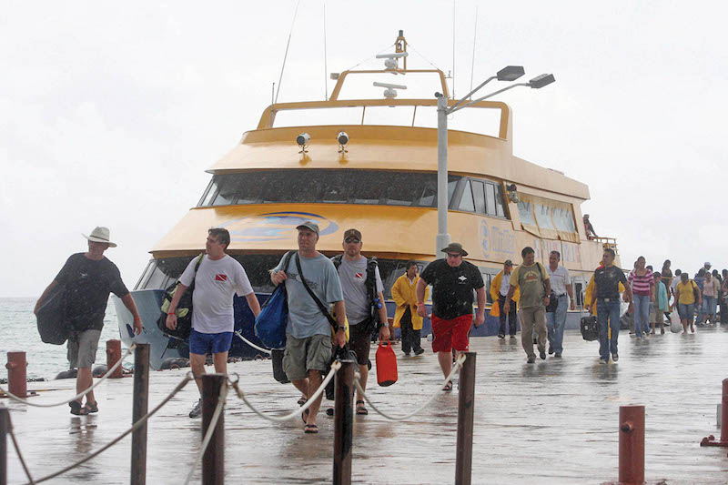 Una empresa mantiene
el control del transporte entre Cancún e Isla Mujeres.
FOTO: MARCO POLO GUZMÁN HERNÁNDEZ/CUARTOSCURO.COM
