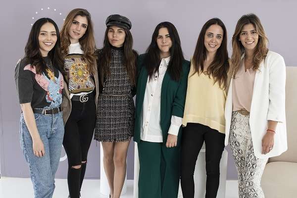 Los invitados fueron recibidos con un desayuno saludable que incluyó smoothies, fruta, cupcakes de quinoa con chocolate y paninis vegetarianos, con un toque de Sesen Colágeno. Foto: Cortesía