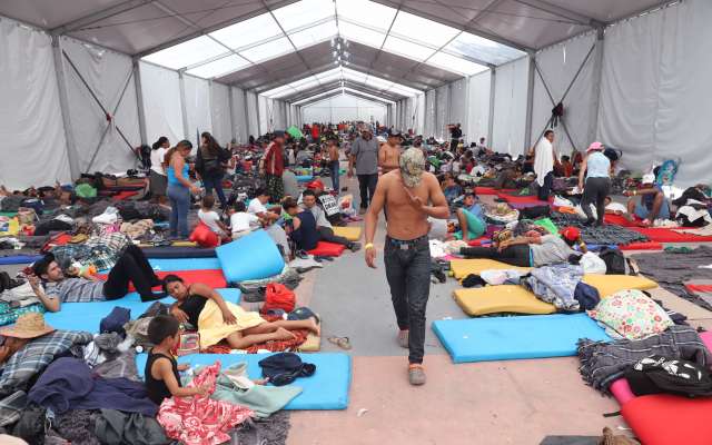 En el lugar hay también 140 baños; tres zonas de regaderas; 7 carpas y dos gradas; 1 Centro de acopio
FOTOS: Victor Gahbler