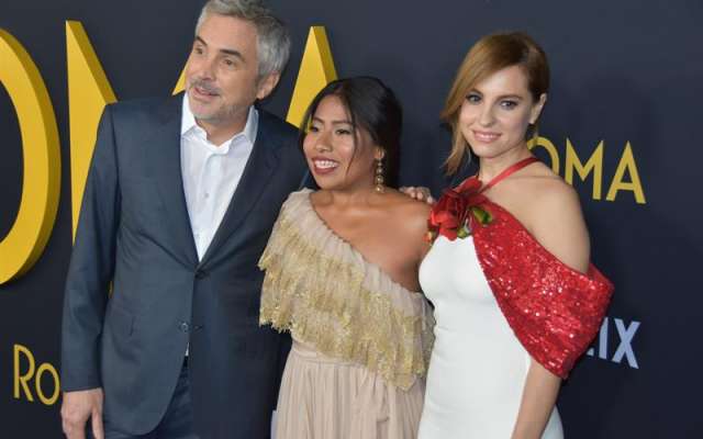 FESTEJO. Yalitza (centro) cumplió ayer 26 años,
la felicitaron en redes. Foto: EFE