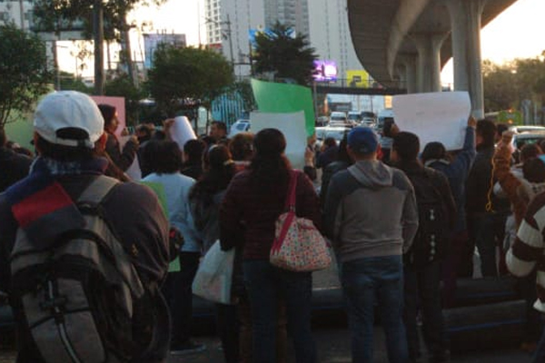 El bloqueo es antes de Perisur, dirección Norte. FOTO: ESPECIAL