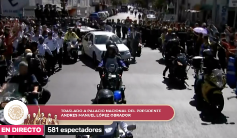 López Obrador, quien se dirige a Palacio Nacional, va escoltado por una caravana integrada por tres vehículos todo terreno del Heroico Colegio Militar