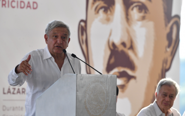 Andrés Manuel López Obrador asistió a la toma de protesta de Rutilio Escandón Cadenas, como gobernador constitucional de Chiapas. FOTO: PABLO SALAZAR