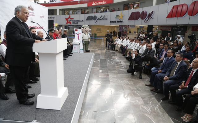 Miguel Torruco dio el banderazo de salida del Operativo Vacacional Invierno 2018. Foto: @TorrucoTurismo