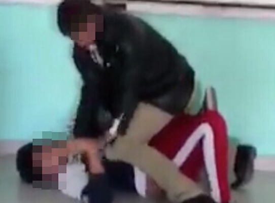 El docente fue separado del centro de trabajo para el deslinde de responsabilidades. Fuente: Redes Sociales.