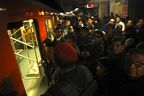 Pasajeros reportaron retrasos. FOTO: CUARTOSCURO
