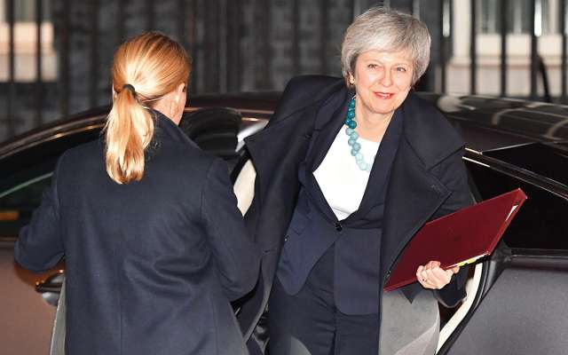 La premier Theresa
May volvió a Bruselas para mejorar los acuerdos. Foto: AP