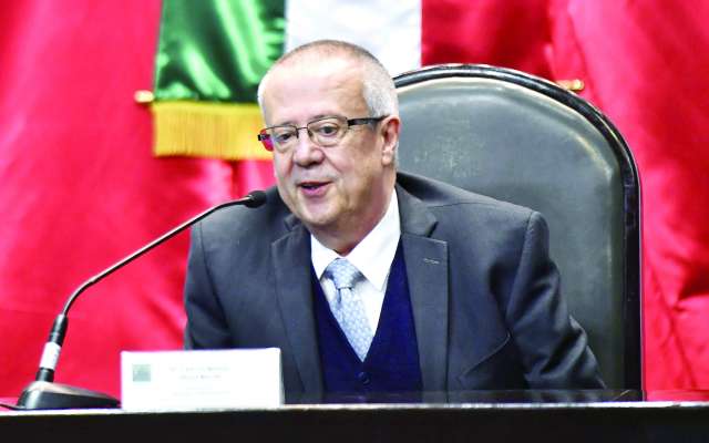PLAN. Carlos Urzúa explicó el plan económico para 2019. Foto: EDGAR LÓPEZ