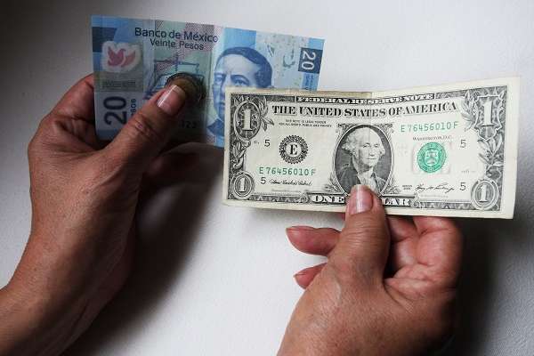 Peso Cierra La Semana Con Pocos Cambios Se Cotiza En 20 28 Por Los Mercados Esperan Que El Presidente Andrés Manuel López Obrador Pla Con Sus Promesas De Elaborar