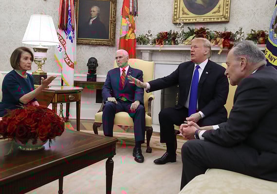 Trump recibió a Nancy Pelosi y Chuck Schumer, líderes demócratas. Foto: AFP