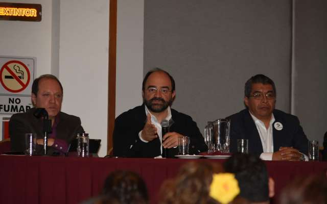 En dicho marco también se realizó el foro “Perspectivas de la Democracia en México”, en el que estuvieron presentes el Consejero Nacional del INE, Marco Antonio Baños Martínez y el Senador independiente Emilio Alvarez Icaza. Foto: Especial