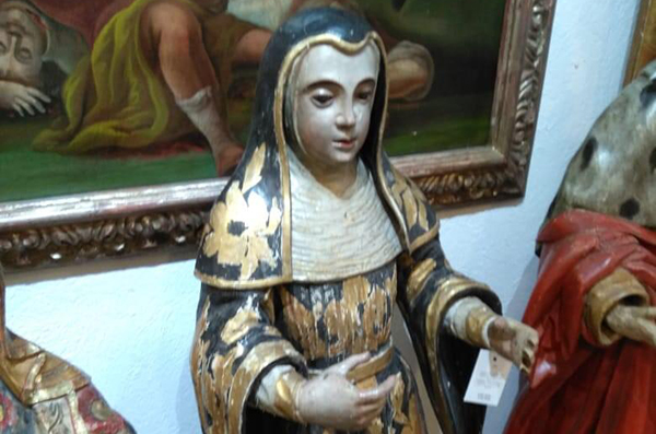 Durante la práctica del cateo, se detectó y aseguró igualmente una pintura de San Francisco de Asís, del siglo XVIII. FOTO: PGR