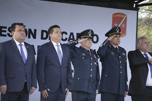 El general, originario de Tuxpan, Veracruz, cuenta con licenciatura en Administración Militar y maestría en Defensa y Seguridad Naciona
