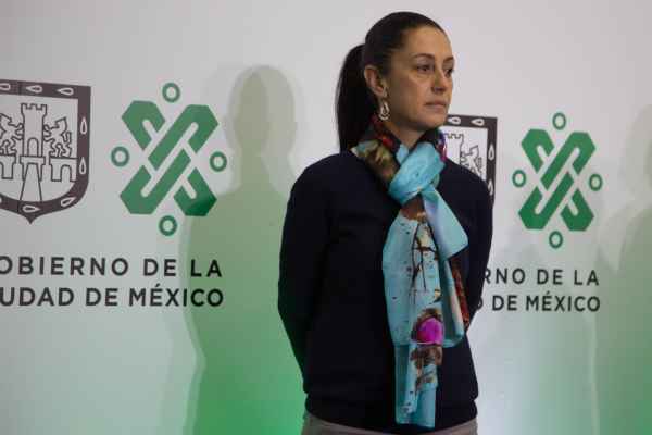 Claudia Sheinbaum dijo que se eliminarán 58 plazas laborales con sueldos de más de 24 mil pesos. Foto: Cuartoscuro