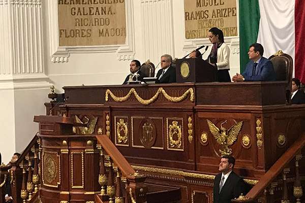 Claudia Sheinbaum rindió protesta como jefa de Gobierno.
FOTO: CONGRESO