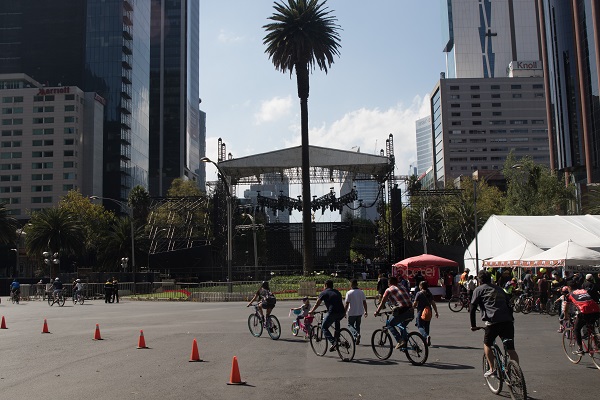 Listo se encuentra el escenario que se utilizará en los festejos por la entrada del año nuevo 2019. Foto: Cuartoscuro