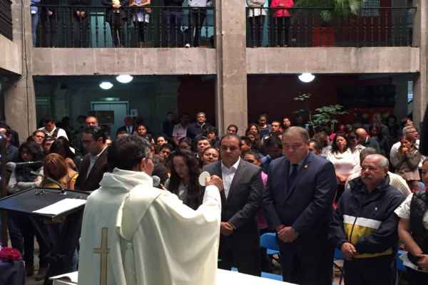 Blanco Bravo justificó su asistencia a la misa y expresó que acudió como invitado. Foto: Especial