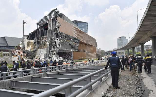 VECINOS DE LA ZONA HAN ACUSADO QUE LOS SERVICIOS HAN FALLADO POR LA NUEVA PLAZA. Foto: Edgar López / El Heraldo de México.