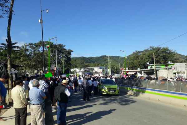 Los jubilados exigen el pago de sus bonos de fin de año. Foto: @PF_Carreteras