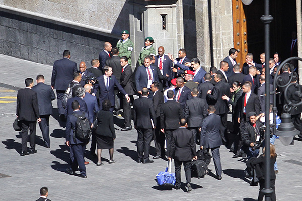 El presidente de Venezuela, Nicolás Maduro, llegó a Palacio Nacional en medio de un fuerte dispositivo de seguridad.
FOTO: NOTIMEX
