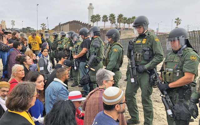 Los 400 activistas fueron desalojados cuatro horas después de su llegada. Foto: Ana Gómez Salcido / El Heraldo de México.