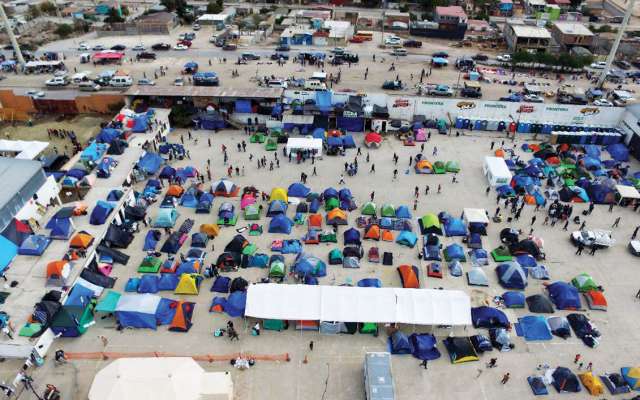 3 mil personas se mantienen en la frontera: Foto: Especial.