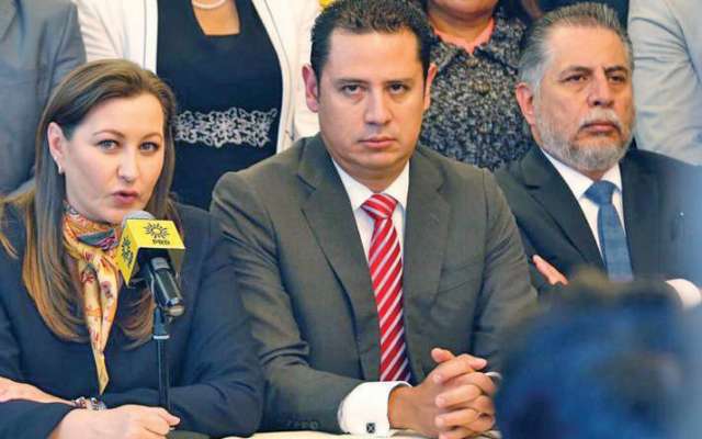MENSAJE. Martha Erika Alonso ofreció una
conferencia junto con dirigentes del PRD. Foto: ENFOQUE