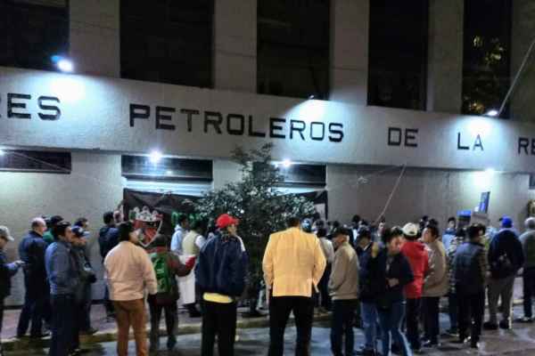 El STPRM manifestó su apoyo a López Obrador en el combate a la corrupción en Pemex. Foto: Especial