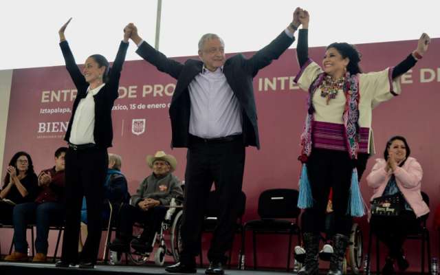 El Gobierno de la Ciudad de México propuso, para evitar las largas filas en las gasolineras, cargar combustible de acuerdo al último número en la placa
