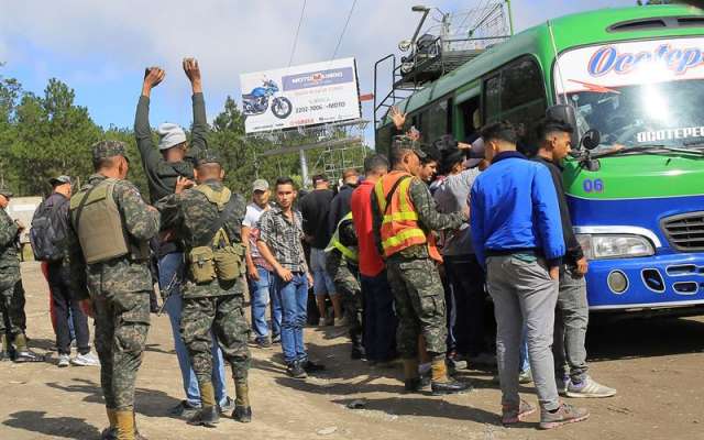 El responsable de la seguridad en Honduras indicó que a los menores de edad se les exige pasaporte y una autorización escrita de los padres