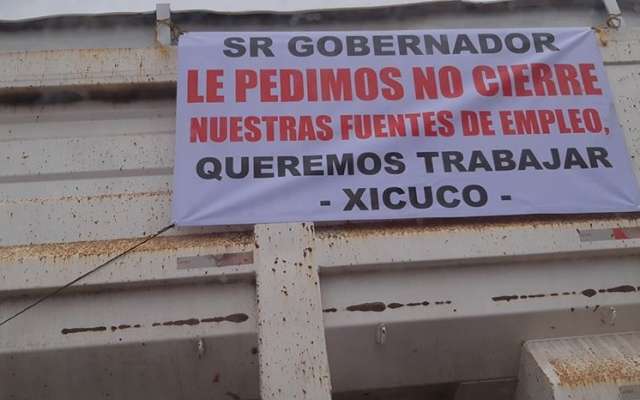 Al lugar arribaron elementos de la Semarnath que comenzaron con las mesas de negociación para atender las exigencias de los transportistas
