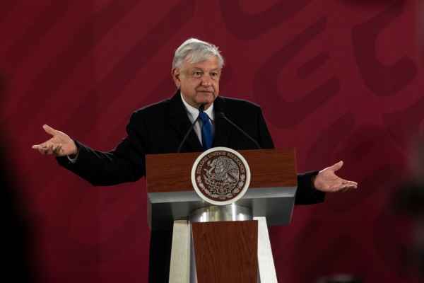 Además, López Obrador dijo que ya se inició el proceso de compra de pipas . Foto: Edgar López