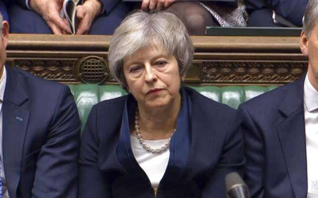 May necesita el apoyo de la mitad de la cámara para superar la moción de censura. Foto: AP