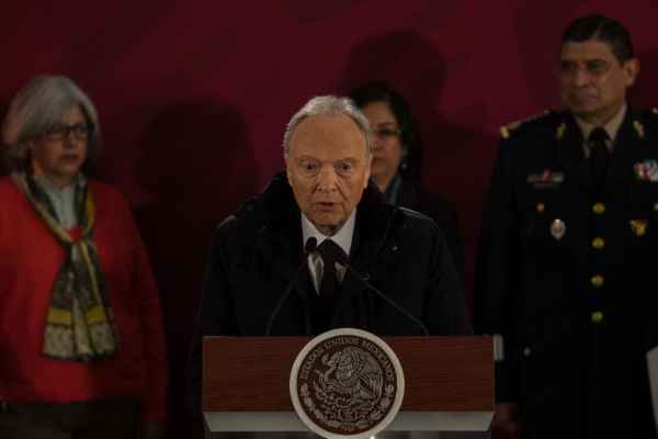 Alejandro Gertz no precisó los nombres de los funcionarios. Foto: Cuartoscuro