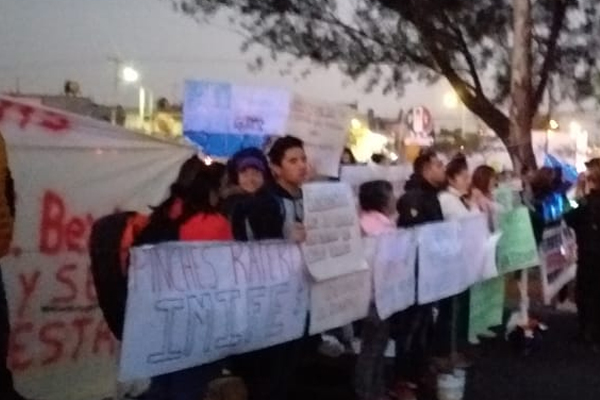 El bloqueo ha causado complicación vial en la zona. FOTO: ESPECIAL
